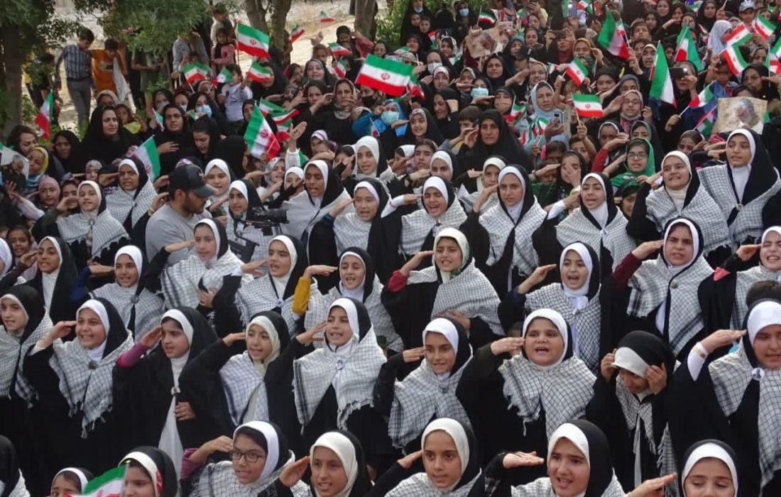 با طنین‌انداز شدن سرود «سلام فرمانده»  دهه نودی‌های باشت به خط شدند.