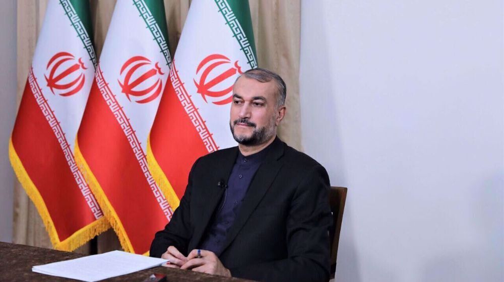 به حضور زنان در وزارت امور خارجه مفتخریم