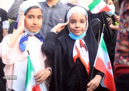 سرود سلام فرمانده در بام نفت ایران برگزار شد + تصاویر