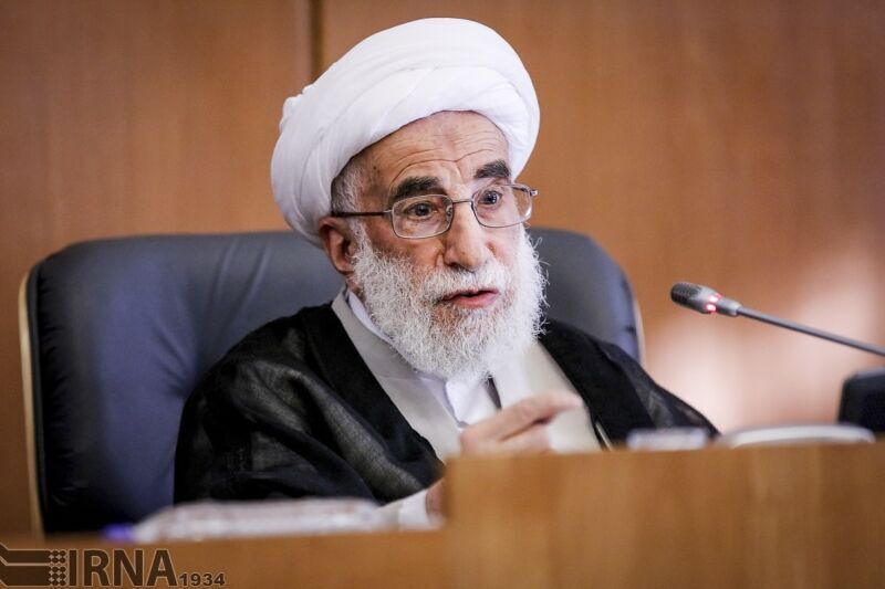 آیت‌الله جنتی با صلابت انقلابی از مرزهای قانون اساسی دفاع کرد