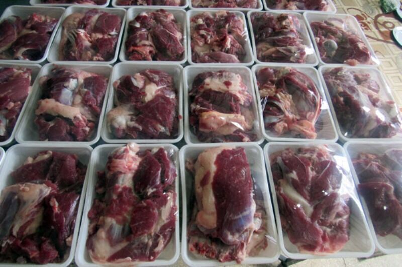 بیش از یکهزار بسته گوشت قربانی در گچساران توزیع شد