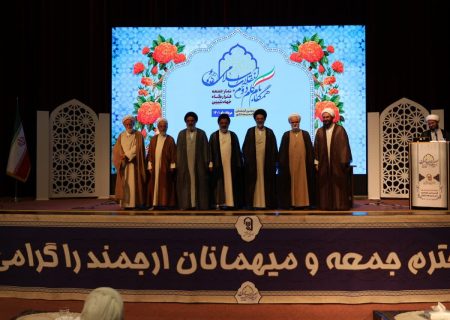 تجلیل از ائمه جمعه پیشکسوتان و فعالان فرهنگی