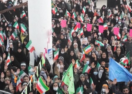 سرود “سلام فرمانده” دربام نفت ایران طنین انداز شد+فیلم