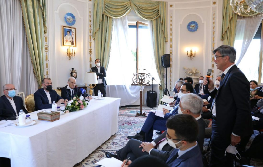 نشست امیرعبداللهیان با جمعی از صنایع و بازرگانان ایتالیایی 