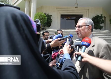 وزیر بهداشت: افراد بالای ۱۲ سال واکسن یادآوری را تزریق کنند