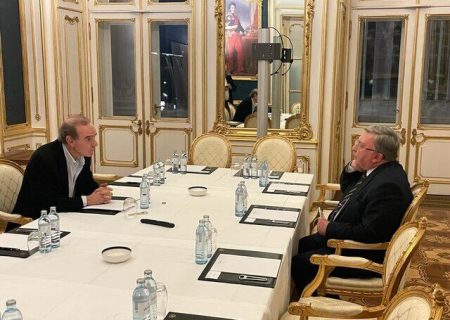 اولیانوف با مورا دیدار کرد