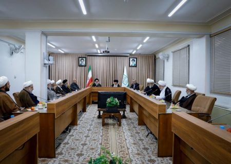 معاون اجرایی رییس جمهور با اعضای جامعه مدرسین حوزه علمیه قم دیدار کرد