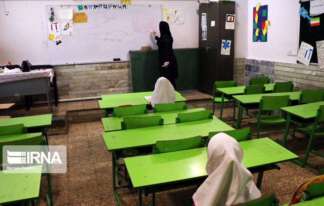 حذف معلمان مهرآفرین از رتبه‌بندی مغایر با قانون است