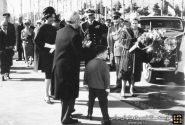 در سفر ملکه الیزابت به تهران چه گذشت؟/ اهدای کلید طلایی پایتخت به ملکه انگلیس