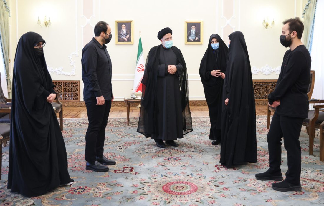 دیدار خانواده شهید سلیمانی با رئیس جمهور