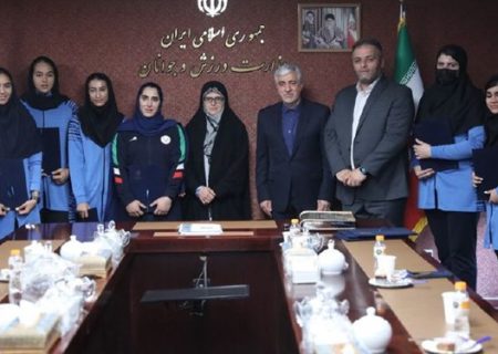 دیدار بانوان مدال‌آور وزنه‌برداری و دوومیدانی کشور با وزیر ورزش و جوانان