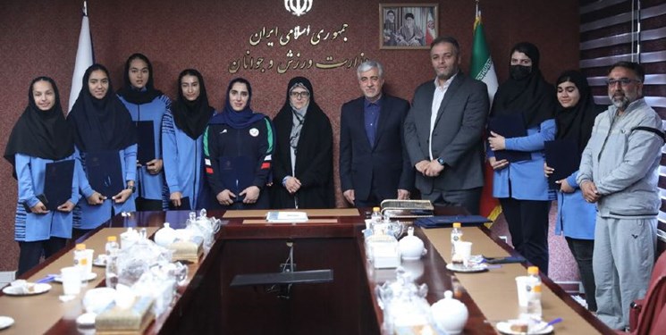 دیدار بانوان مدال‌آور وزنه‌برداری و دوومیدانی کشور با وزیر ورزش و جوانان