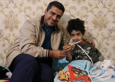 قهرمان المپیک مدال خود را به «آرتین» هدیه داد+ عکس