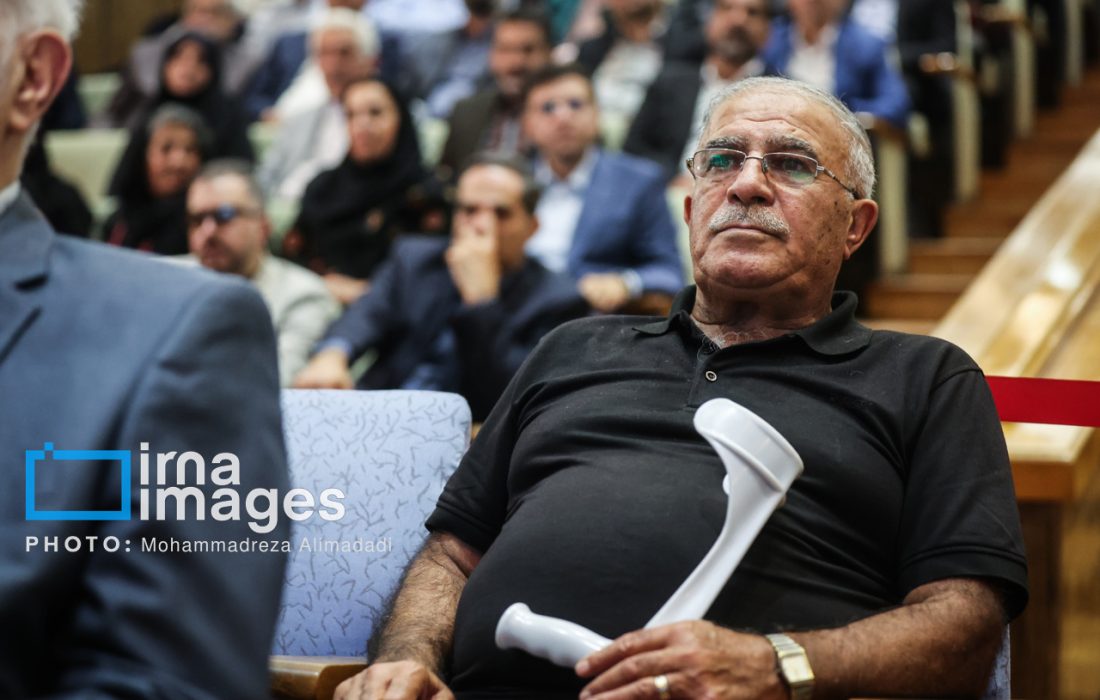 تماس قلعه‌نویی با روشن؛ آرزوی سلامتی سرمربی تیم ملی برای پیشکسوت استقلال