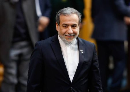 عراقچی پس از پایان سفر دو روزه به هند وارد مشهد شد