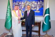 وزیر مشاور عربستان در امور خارجه با وزیر خارجه پاکستان دیدار کرد