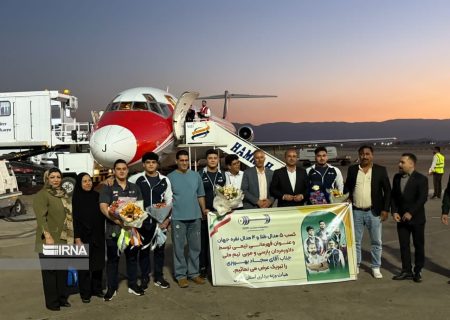 استقبال  از مدال آوران فارس در مسابقات وزنه برداری جوانان جهان +فیلم
