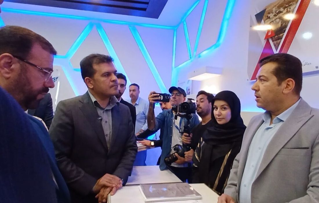 فیلم| بازدید معاون علمی رئیس‌جمهور از نمایشگاه دستاوردهای دانش‌بنیان فارس