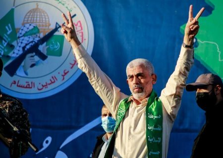 جایزه «کوآمی تور» به خانواده شهید «یحیی سنوار» اهدا شد