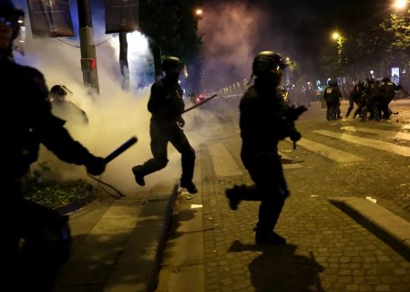 پلیس فرانسه ۳۰۰ نفر را در ناآرامی‌های پاریس بازداشت کرد