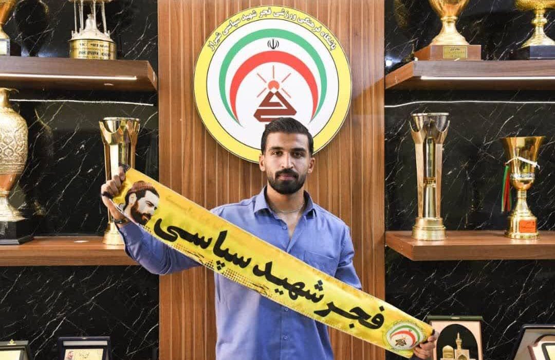 قرارداد مدافع گلزن تیم فجر شهید سپاسی شیراز تمدید شد