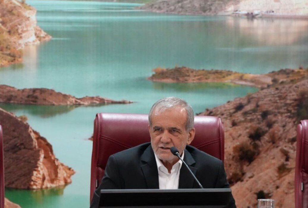 پزشکیان: مبنای گفت‌وگو با آمریکا سیاست‌های رهبر انقلاب است/ زیر بار زور نمی‌رویم